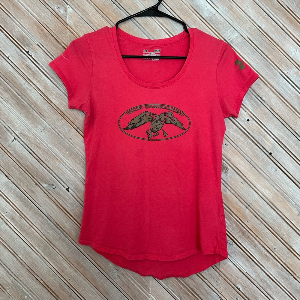 Under Armour Pink Duck Commander Graphic Short Sleeve Tee Hunting Fitted V Neck